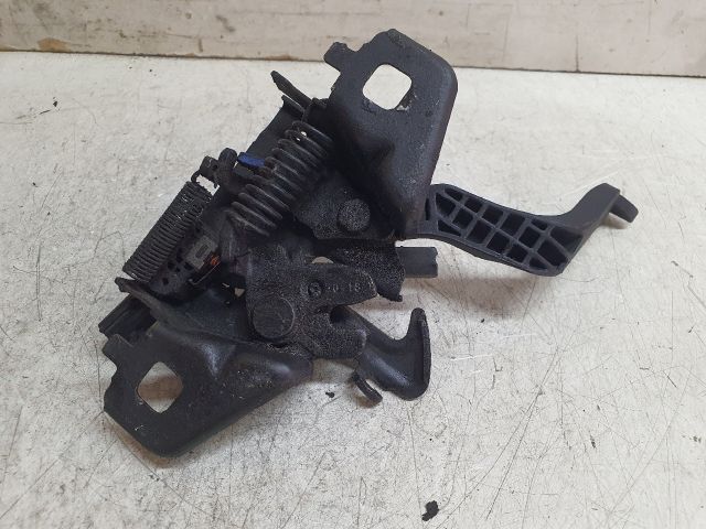 bontott DACIA DUSTER Motorháztető Zárszerkezet