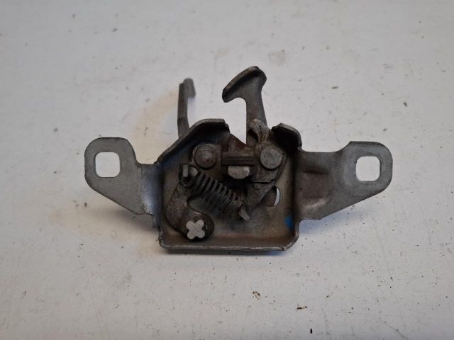 bontott DACIA DUSTER Motorháztető Zárszerkezet