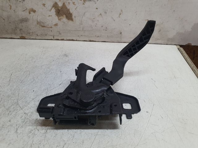 bontott DACIA DUSTER Motorháztető Zárszerkezet