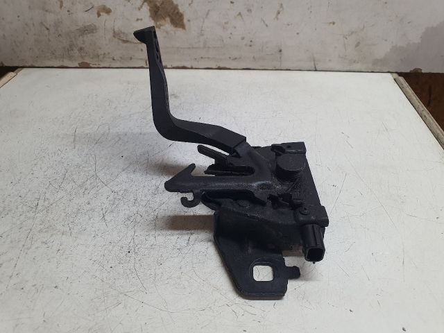 bontott DACIA DUSTER Motorháztető Zárszerkezet