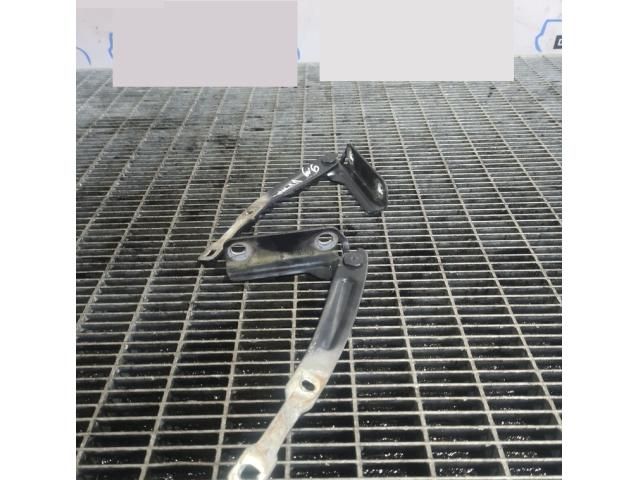 bontott DACIA DUSTER Motorháztető Zsanér Pár