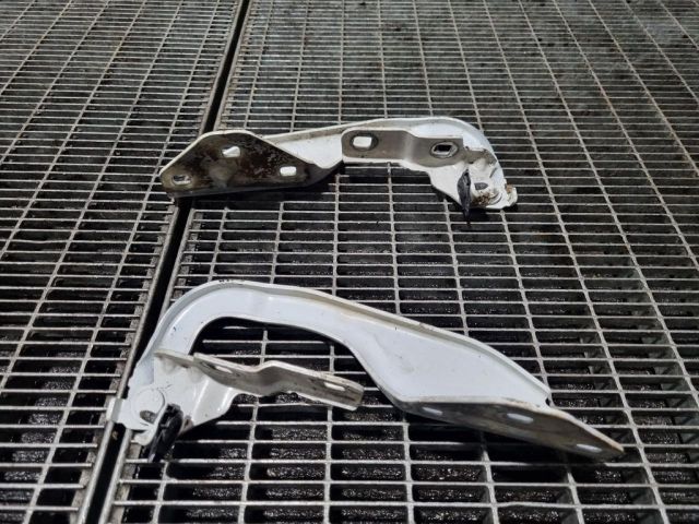 bontott DACIA DUSTER Motorháztető Zsanér Pár