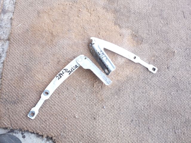 bontott DACIA DUSTER Motorháztető Zsanér Pár