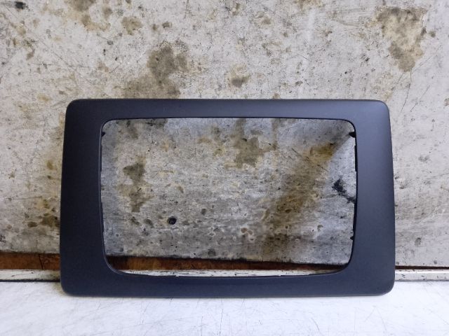 bontott DACIA DUSTER Multifunkciós Kijelző Keret