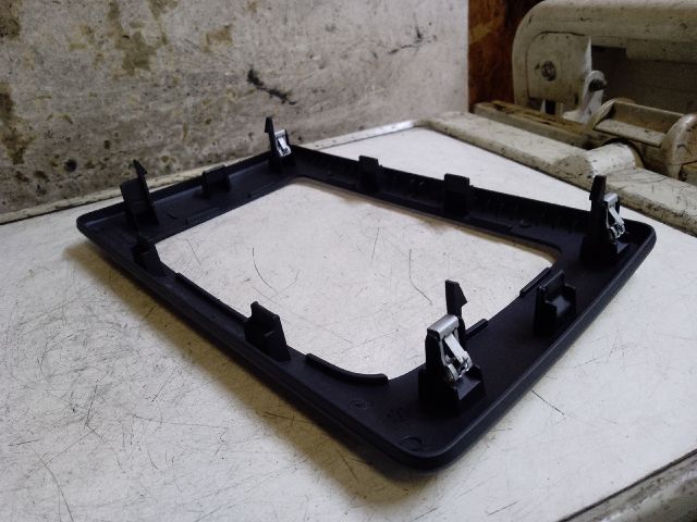 bontott DACIA DUSTER Multifunkciós Kijelző Keret