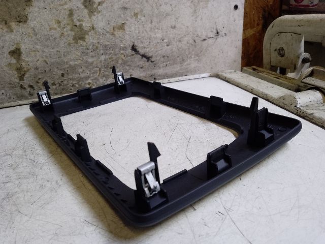 bontott DACIA DUSTER Multifunkciós Kijelző Keret