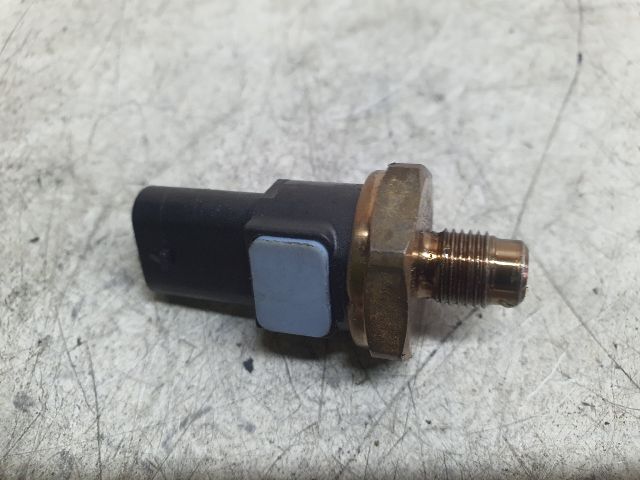 bontott DACIA DUSTER Nyomásszabályzó Szelep