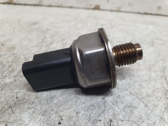 bontott DACIA DUSTER Nyomásszabályzó Szelep