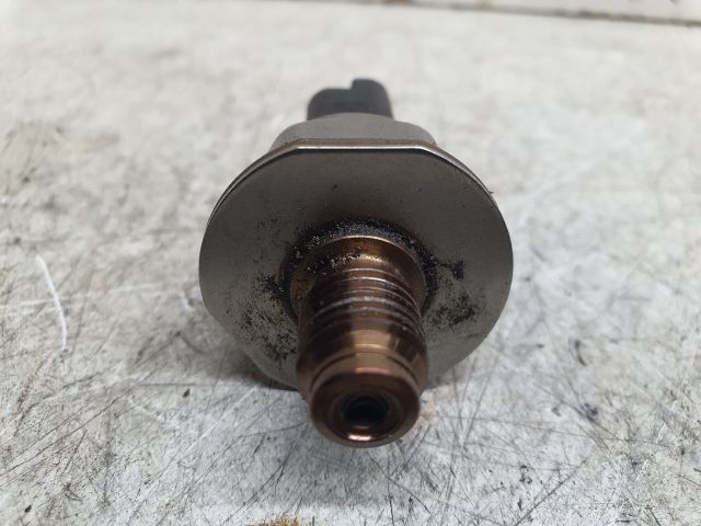 bontott DACIA DUSTER Nyomásszabályzó Szelep