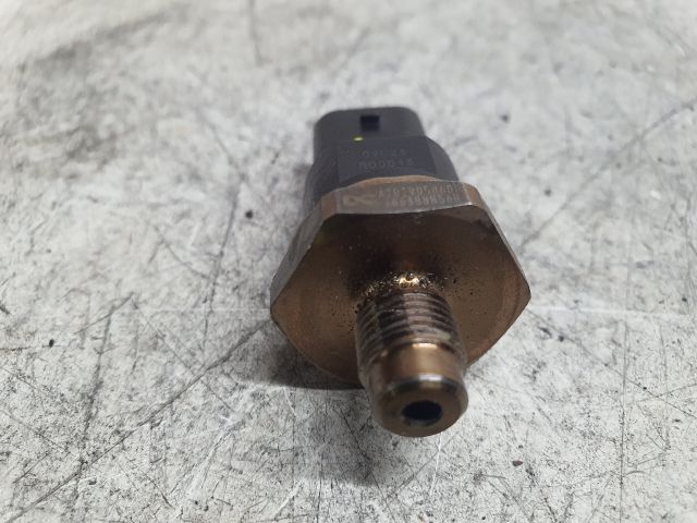 bontott DACIA DUSTER Nyomásszabályzó Szelep