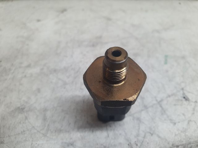 bontott DACIA DUSTER Nyomásszabályzó Szelep