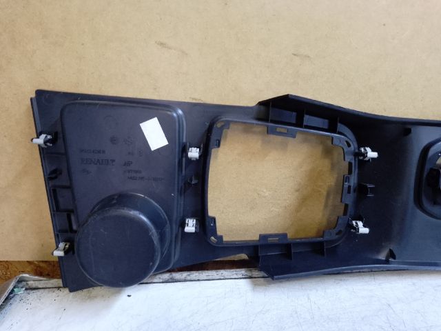 bontott DACIA DUSTER Pohártartó