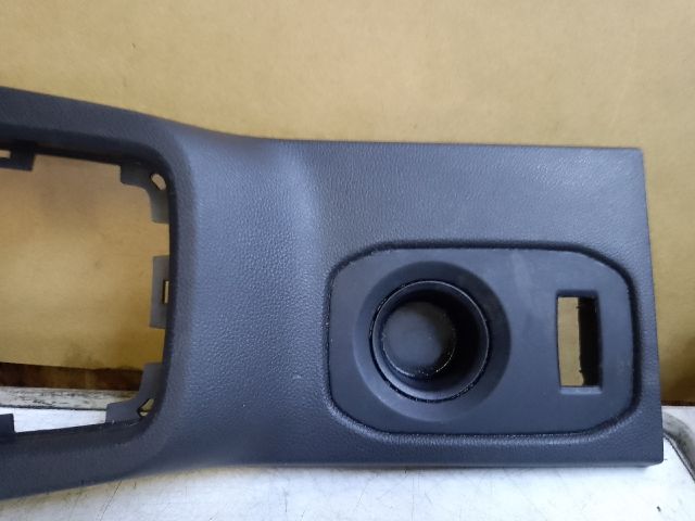 bontott DACIA DUSTER Pohártartó