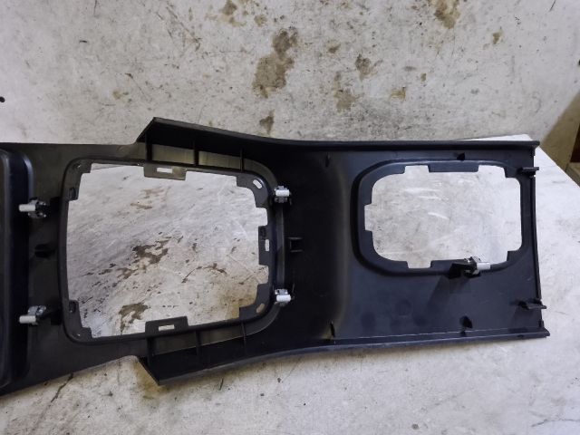 bontott DACIA DUSTER Pohártartó