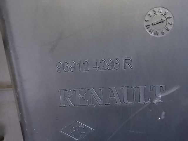 bontott DACIA DUSTER Pohártartó