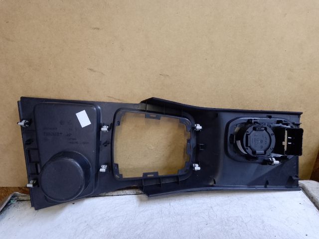 bontott DACIA DUSTER Pohártartó