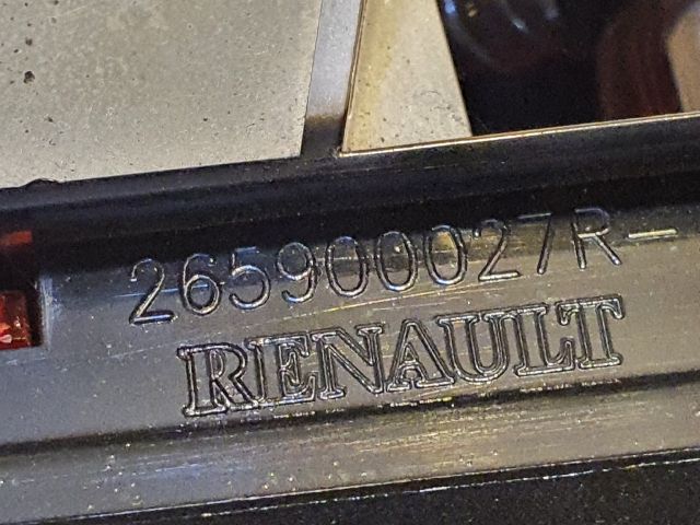 bontott DACIA DUSTER Pótféklámpa