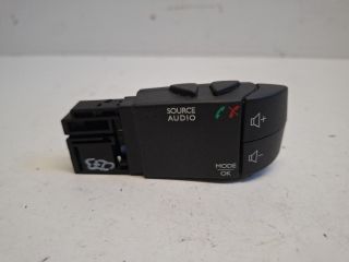 bontott DACIA DUSTER Rádió / CD Kapcsoló