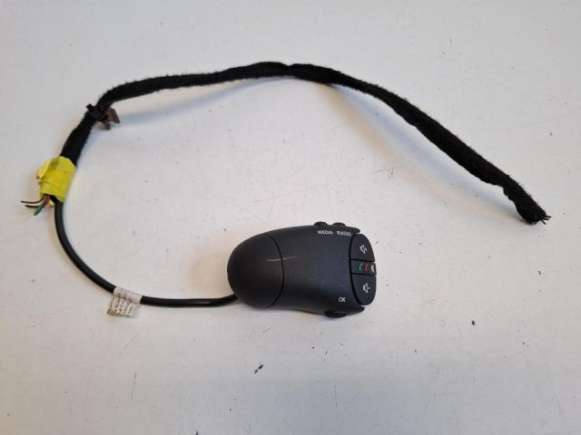 bontott DACIA DUSTER Rádió / CD Kapcsoló