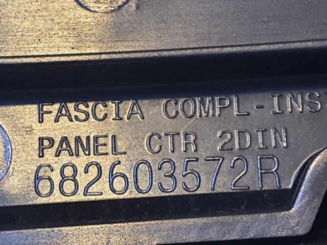 bontott DACIA DUSTER Rádió / CD Keret