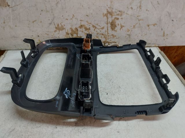 bontott DACIA DUSTER Rádió / CD Keret