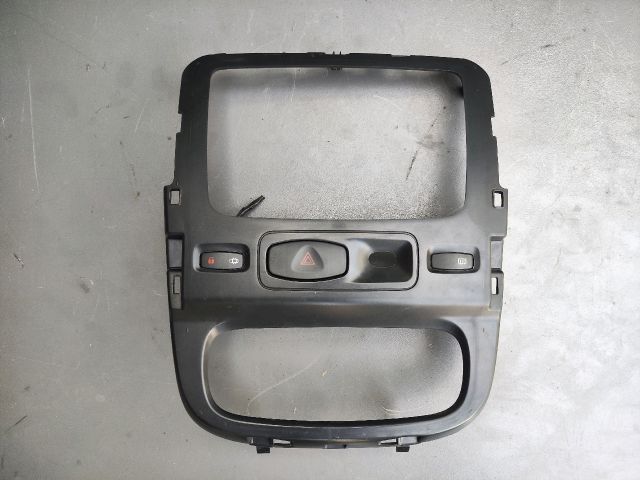 bontott DACIA DUSTER Rádió / CD Keret