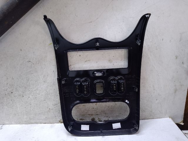 bontott DACIA DUSTER Rádió / CD Keret