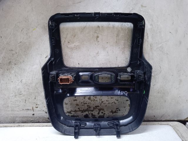 bontott DACIA DUSTER Rádió / CD Keret