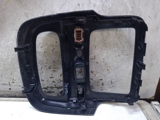 bontott DACIA DUSTER Rádió / CD Keret