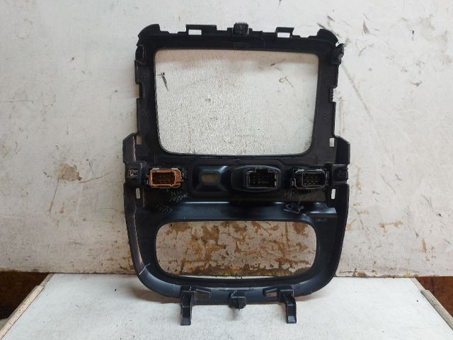 bontott DACIA DUSTER Rádió / CD Keret