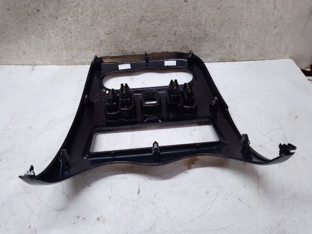 bontott DACIA DUSTER Rádió / CD Keret