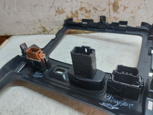 bontott DACIA DUSTER Rádió / CD Keret