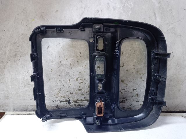 bontott DACIA DUSTER Rádió / CD Keret