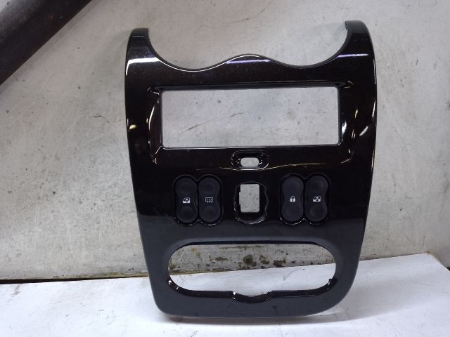 bontott DACIA DUSTER Rádió / CD Keret