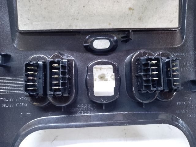 bontott DACIA DUSTER Rádió / CD Keret