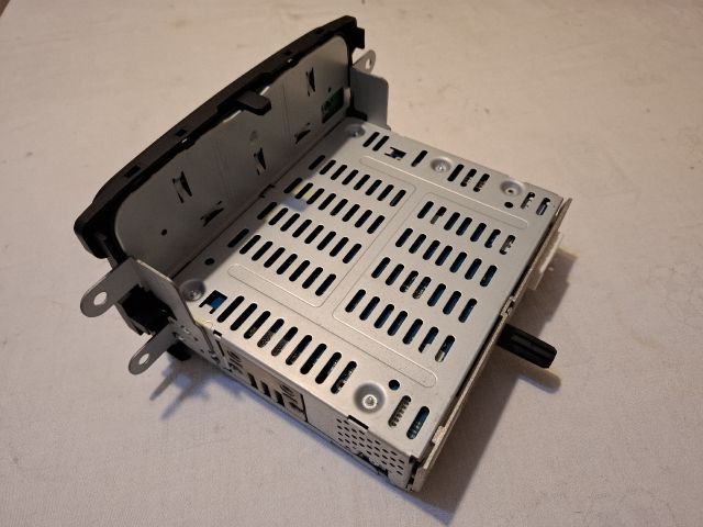 bontott DACIA DUSTER Rádió / CD