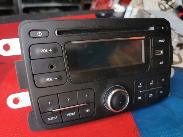 bontott DACIA DUSTER Rádió / CD