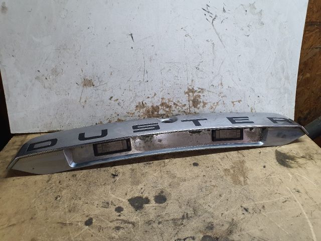 bontott DACIA DUSTER Rendszámtábla Világítás Keret