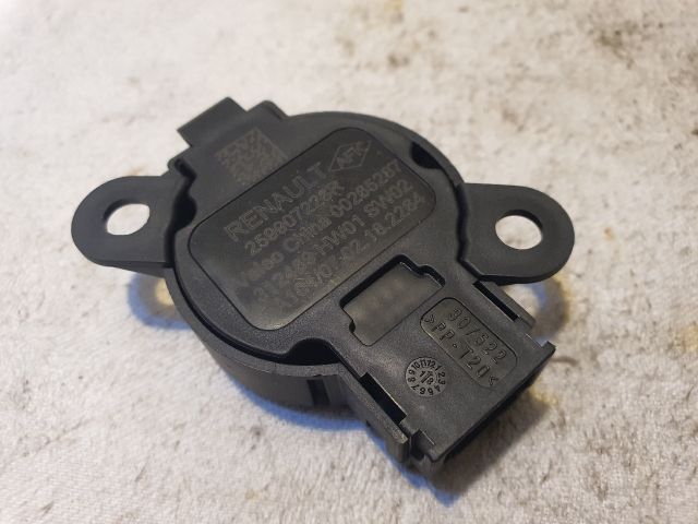 bontott DACIA DUSTER Tolatóradar Hangszóró