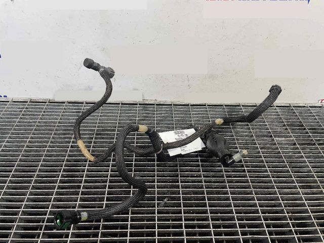 bontott DACIA DUSTER Üzemanyagcső