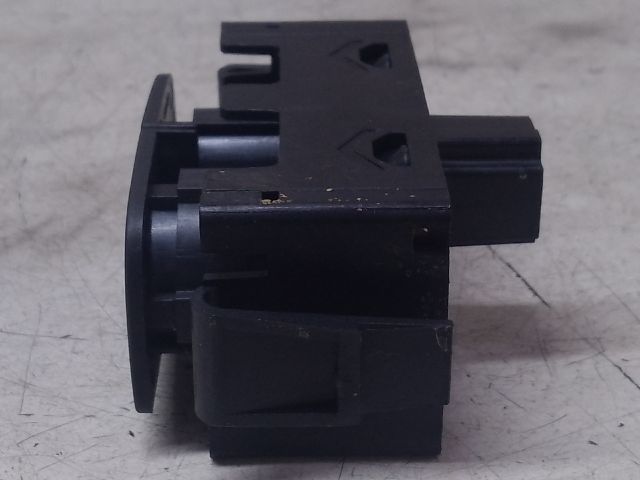 bontott DACIA DUSTER Vészvillogó Kapcsoló