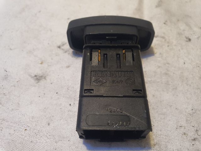 bontott DACIA DUSTER Vészvillogó Kapcsoló