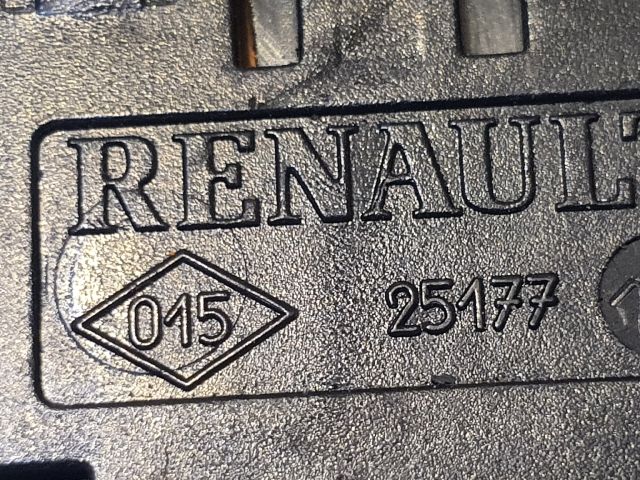 bontott DACIA DUSTER Vészvillogó Kapcsoló