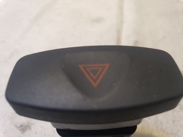 bontott DACIA DUSTER Vészvillogó Kapcsoló