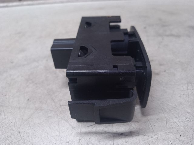 bontott DACIA DUSTER Vészvillogó Kapcsoló