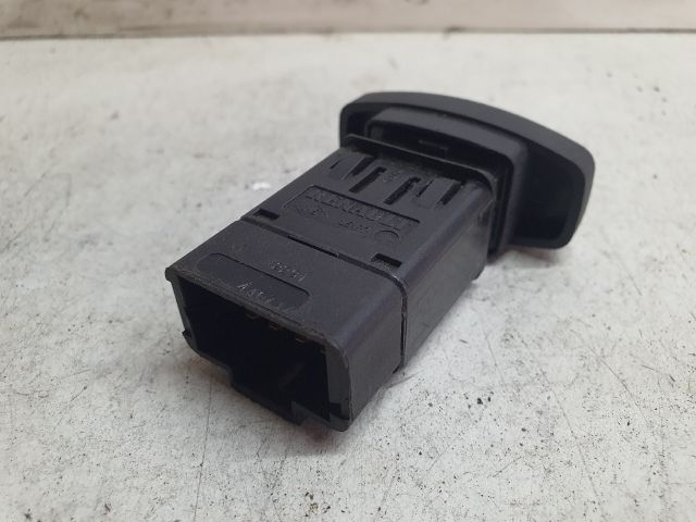 bontott DACIA DUSTER Vészvillogó Kapcsoló