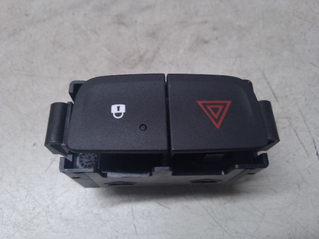 bontott DACIA DUSTER Vészvillogó Kapcsoló