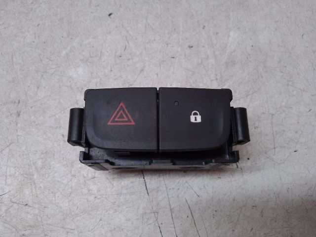 bontott DACIA DUSTER Vészvillogó Kapcsoló