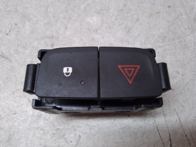 bontott DACIA DUSTER Vészvillogó Kapcsoló