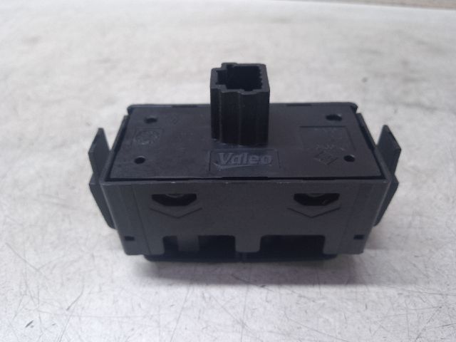 bontott DACIA DUSTER Vészvillogó Kapcsoló